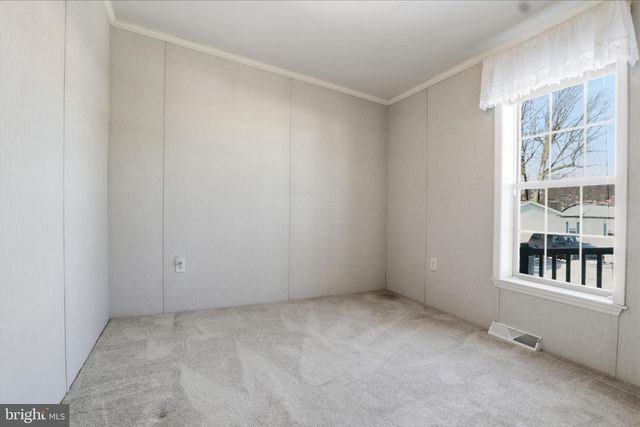 301 ROBIN DR, Red Lion, PA 17356