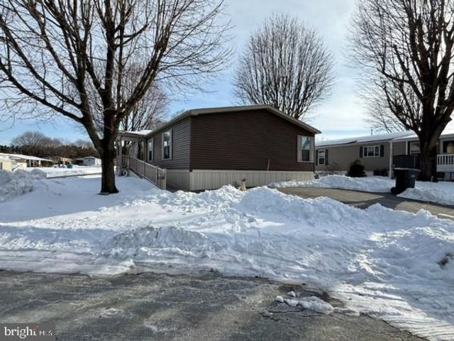 301 ROBIN DR, Red Lion, PA 17356