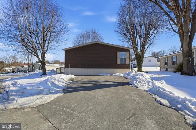 301 ROBIN DR, Red Lion, PA 17356