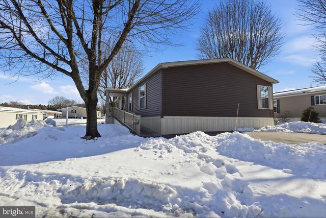 301 ROBIN DR, Red Lion, PA 17356