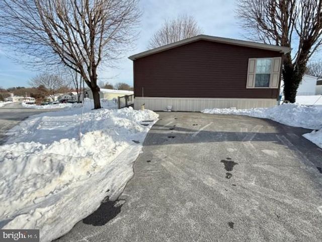 301 ROBIN DR, Red Lion, PA 17356