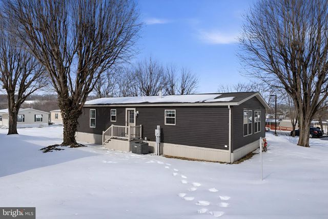 301 ROBIN DR, Red Lion, PA 17356