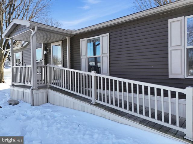 301 ROBIN DR, Red Lion, PA 17356