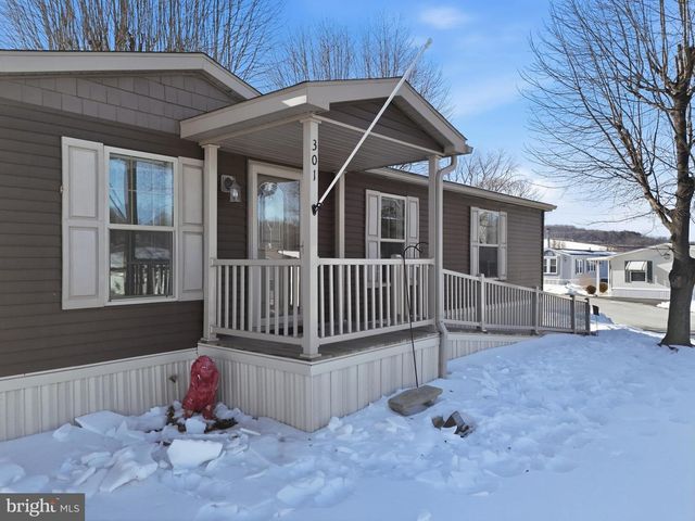 301 ROBIN DR, Red Lion, PA 17356