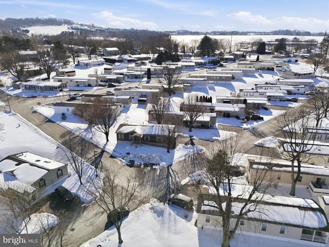 301 ROBIN DR, Red Lion, PA 17356