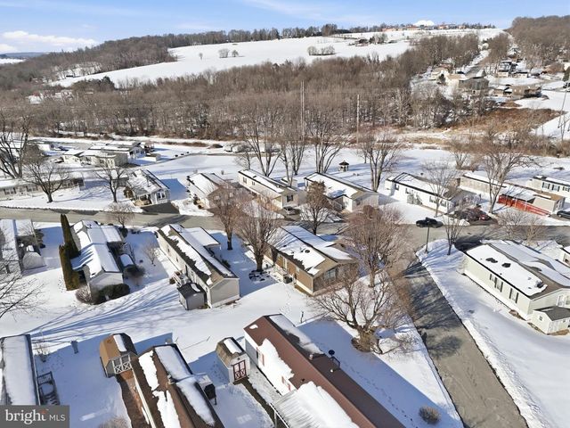 301 ROBIN DR, Red Lion, PA 17356