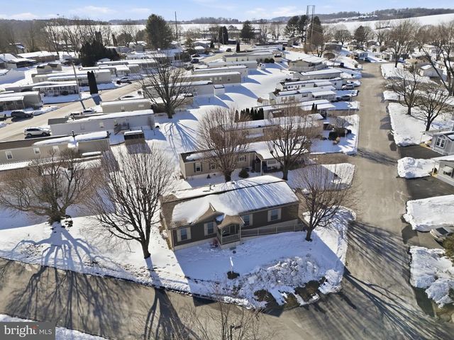 301 ROBIN DR, Red Lion, PA 17356