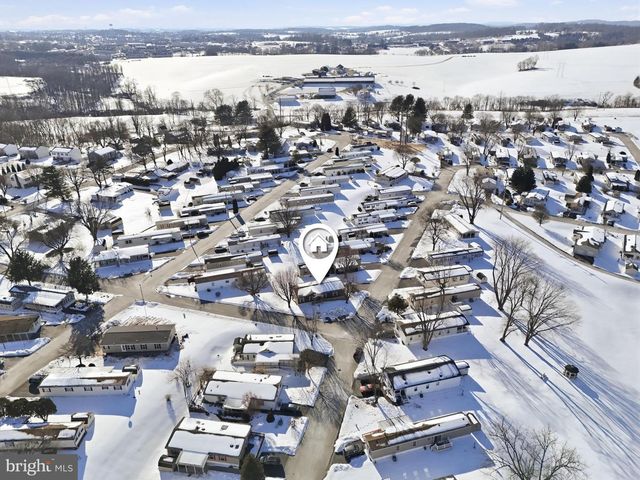 301 ROBIN DR, Red Lion, PA 17356