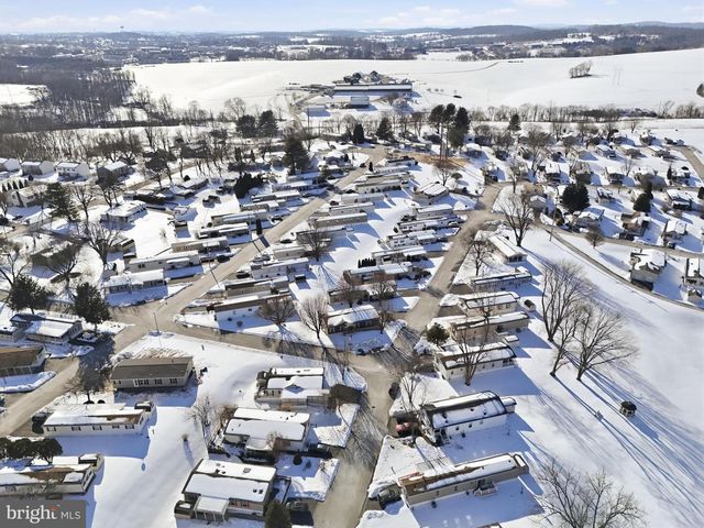 301 ROBIN DR, Red Lion, PA 17356