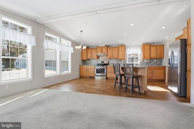 301 ROBIN DR, Red Lion, PA 17356