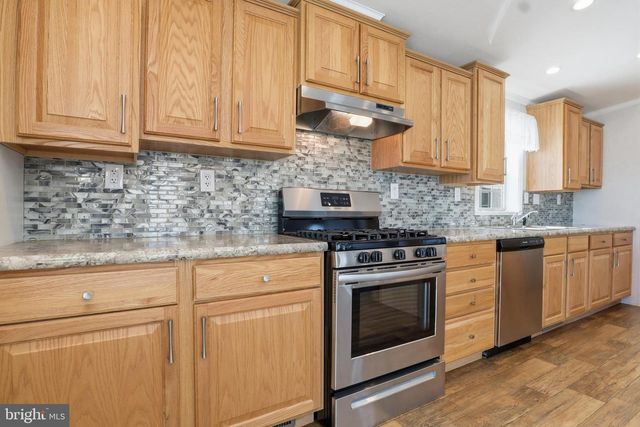 301 ROBIN DR, Red Lion, PA 17356