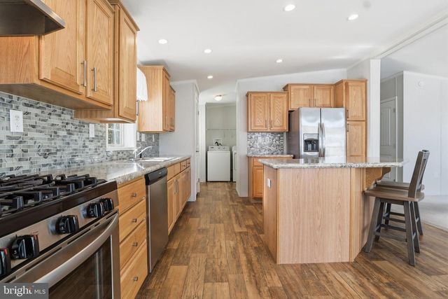 301 ROBIN DR, Red Lion, PA 17356