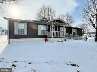 301 ROBIN DR, Red Lion, PA 17356