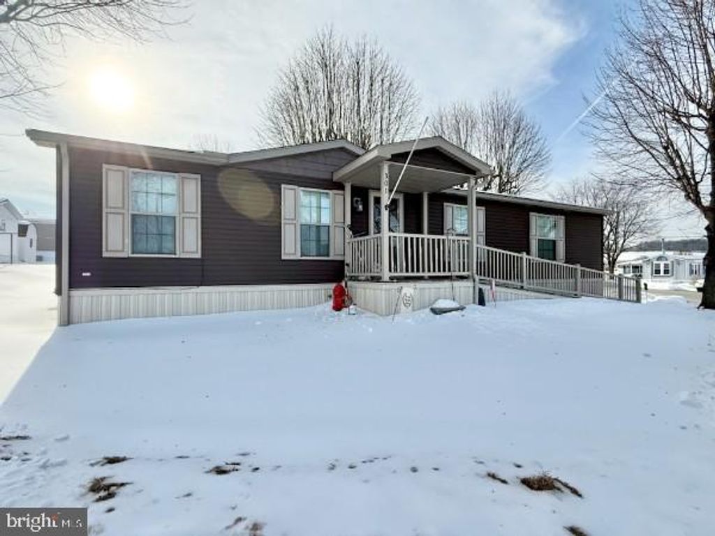 301 ROBIN DR, Red Lion, PA 17356