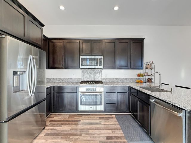 3700 Hovnanian Dr, Sacramento, CA 95834