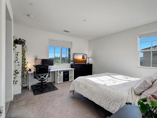 3700 Hovnanian Dr, Sacramento, CA 95834