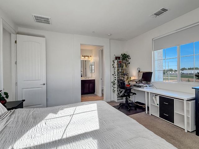 3700 Hovnanian Dr, Sacramento, CA 95834