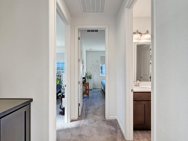 3700 Hovnanian Dr, Sacramento, CA 95834