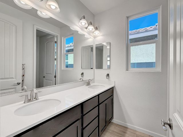 3700 Hovnanian Dr, Sacramento, CA 95834