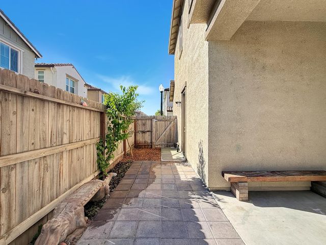 3700 Hovnanian Dr, Sacramento, CA 95834