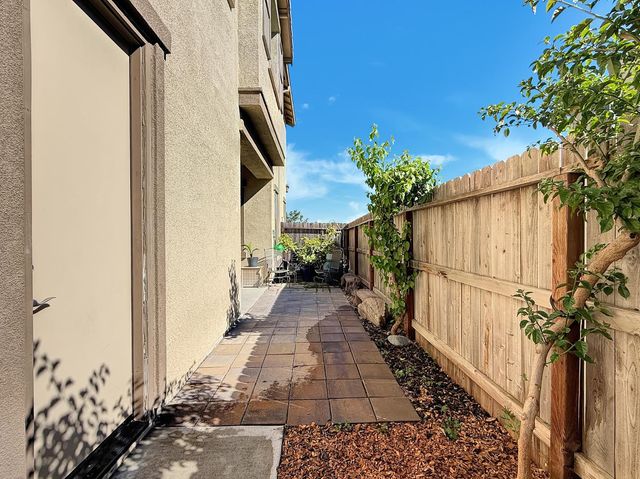 3700 Hovnanian Dr, Sacramento, CA 95834