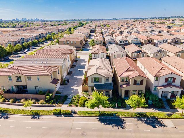 3700 Hovnanian Dr, Sacramento, CA 95834