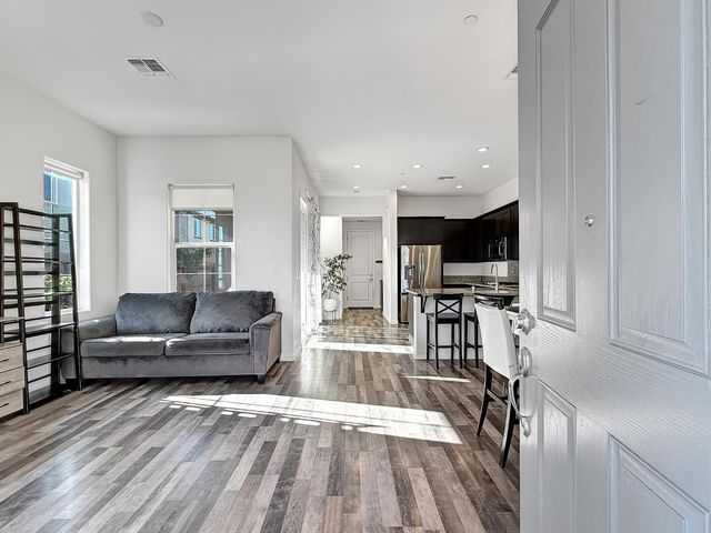 3700 Hovnanian Dr, Sacramento, CA 95834