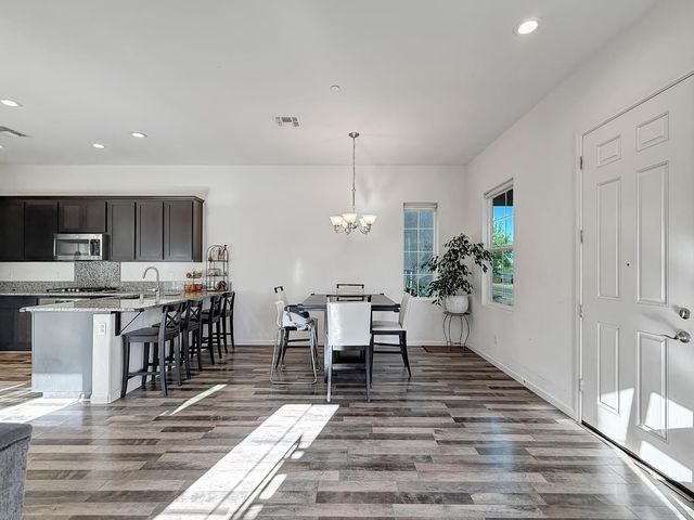 3700 Hovnanian Dr, Sacramento, CA 95834