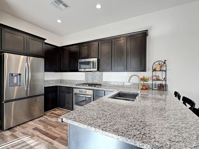 3700 Hovnanian Dr, Sacramento, CA 95834