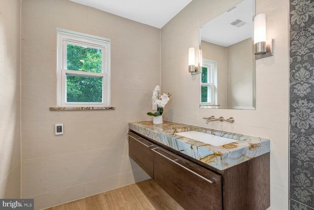 12203 SUGAR MAPLE DR, Herndon, VA 20170