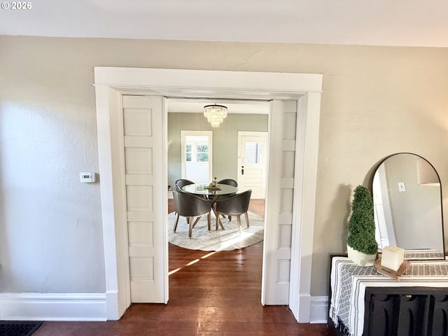 1596 Ne CHEMEKETA St, Salem, OR 97301