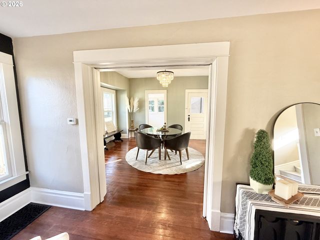 1596 Ne CHEMEKETA St, Salem, OR 97301