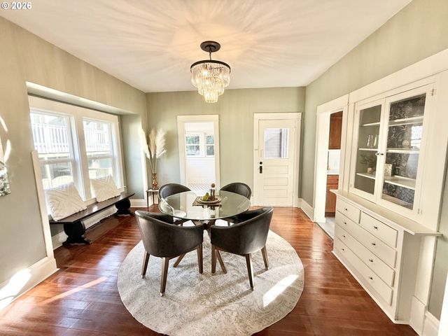 1596 Ne CHEMEKETA St, Salem, OR 97301