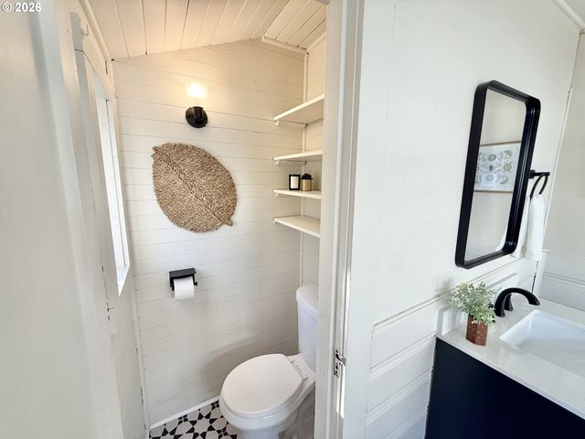 1596 Ne CHEMEKETA St, Salem, OR 97301