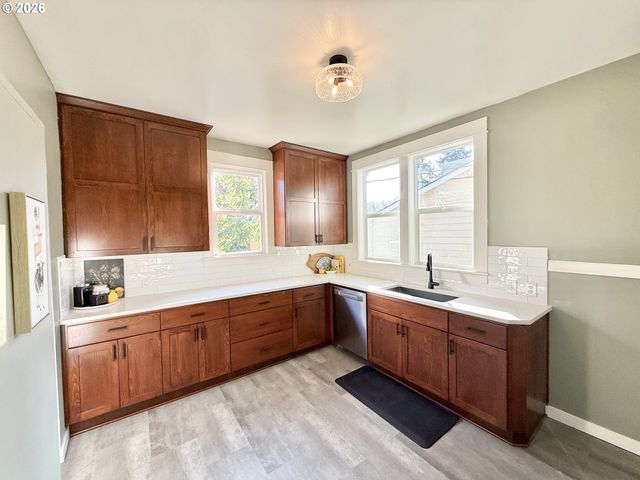 1596 Ne CHEMEKETA St, Salem, OR 97301