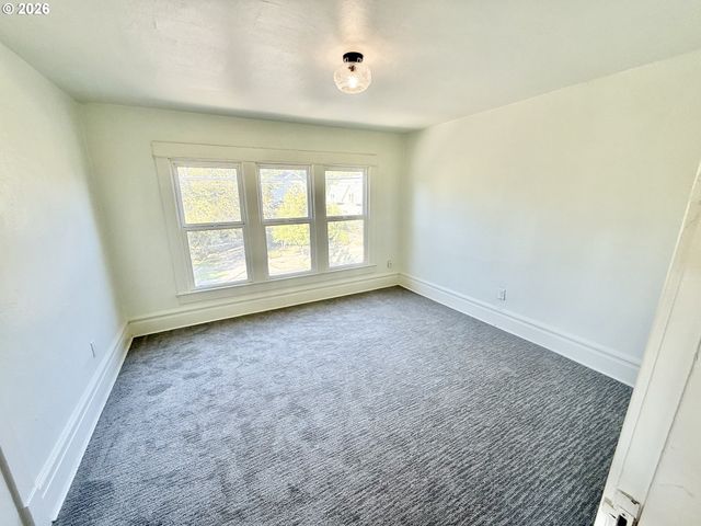 1596 Ne CHEMEKETA St, Salem, OR 97301