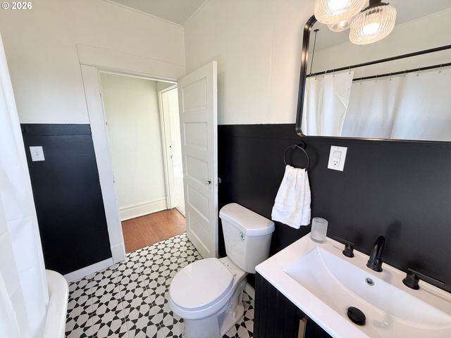 1596 Ne CHEMEKETA St, Salem, OR 97301