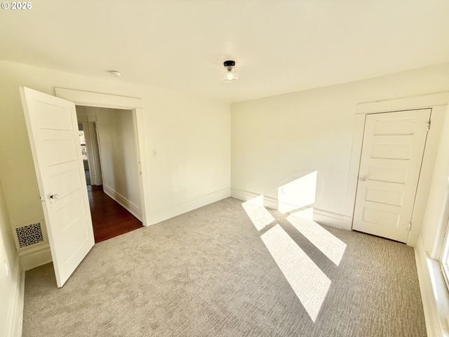 1596 Ne CHEMEKETA St, Salem, OR 97301