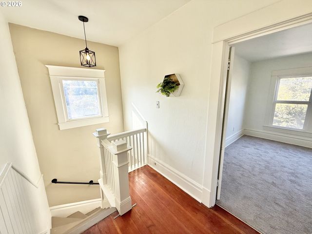 1596 Ne CHEMEKETA St, Salem, OR 97301