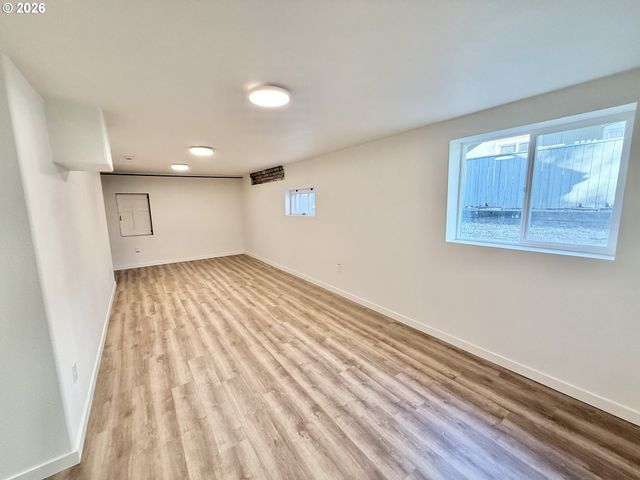 1596 Ne CHEMEKETA St, Salem, OR 97301