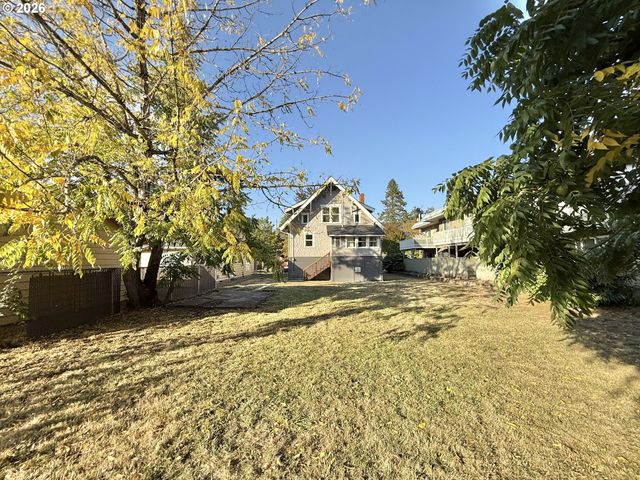 1596 Ne CHEMEKETA St, Salem, OR 97301