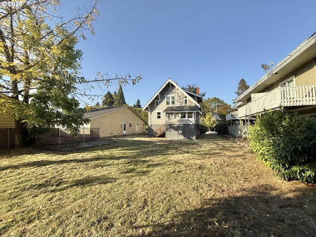 1596 Ne CHEMEKETA St, Salem, OR 97301