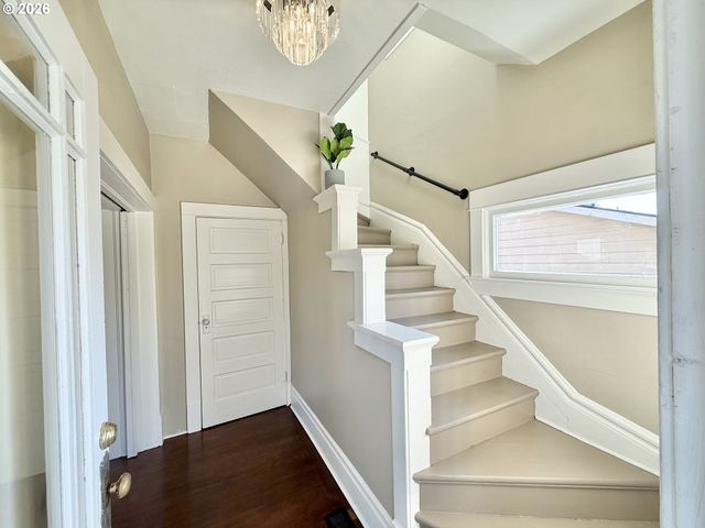 1596 Ne CHEMEKETA St, Salem, OR 97301