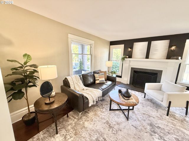 1596 Ne CHEMEKETA St, Salem, OR 97301