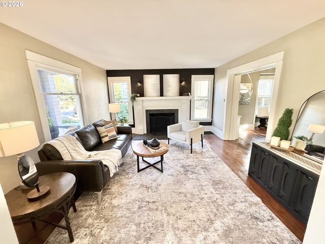 1596 Ne CHEMEKETA St, Salem, OR 97301