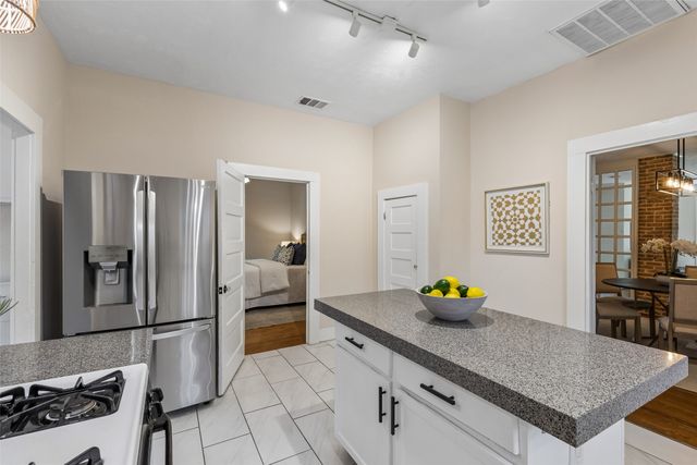 802 Turner Avenue, Dallas, TX 75208