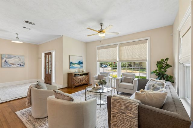 802 Turner Avenue, Dallas, TX 75208