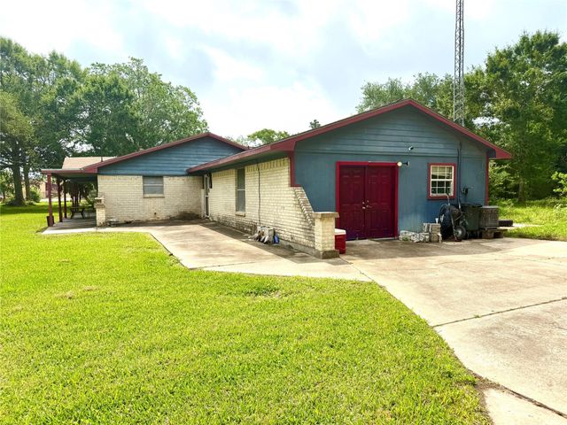 8415 Schiro Road, Hitchcock, TX 77563