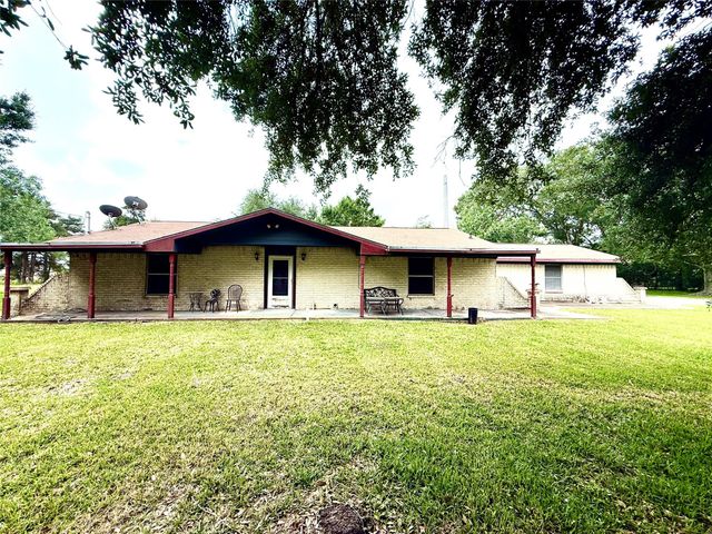 8415 Schiro Road, Hitchcock, TX 77563