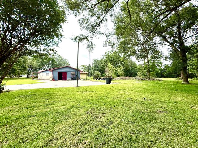 8415 Schiro Road, Hitchcock, TX 77563